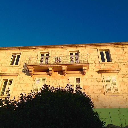 Apartamento Palazzo Di Toma Milna  Exterior foto